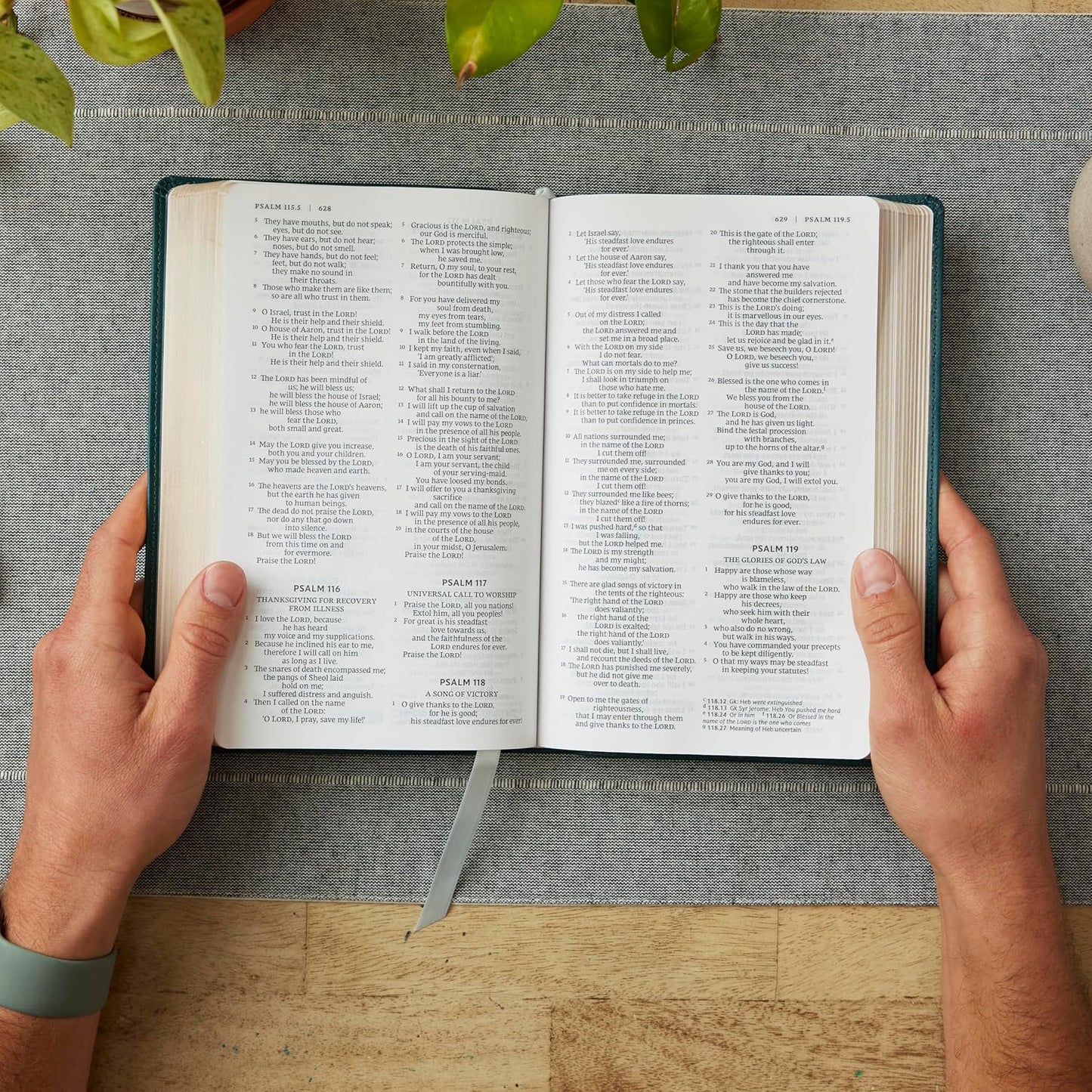 Biblia NRSV Edición Católica Tapa Cuero Negro