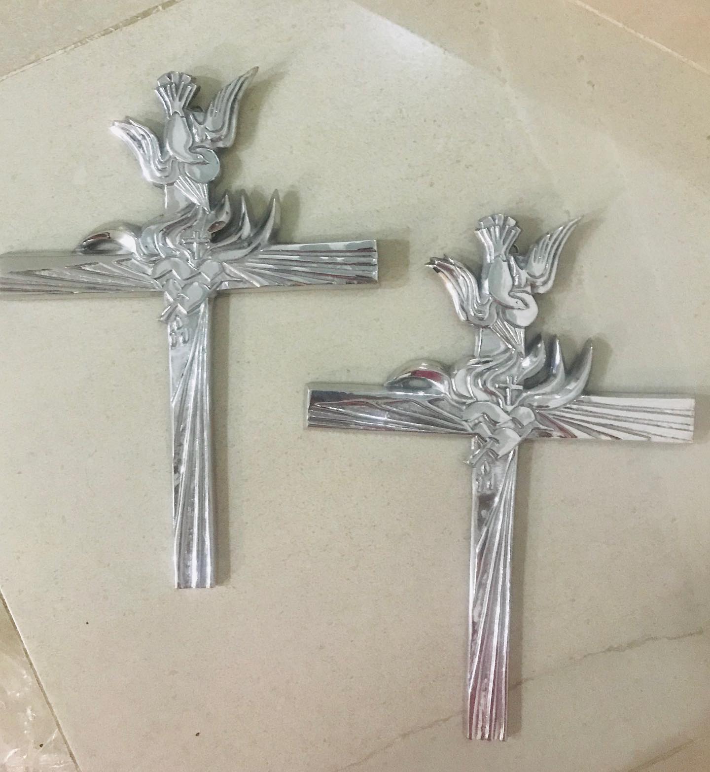 A.- CRUZ CON APOSTOLADO DE LA CRUZ DE PARED