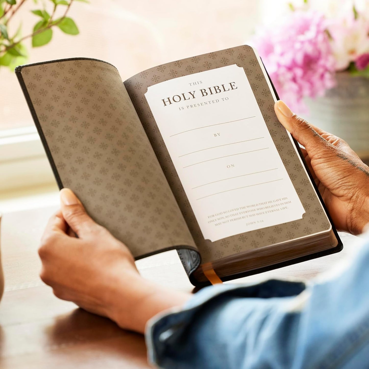 Biblia NRSV Edición Católica Tapa Cuero Marrón